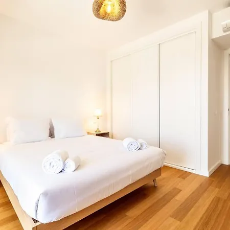 Modern 1-bed With Terrace 알부페이라