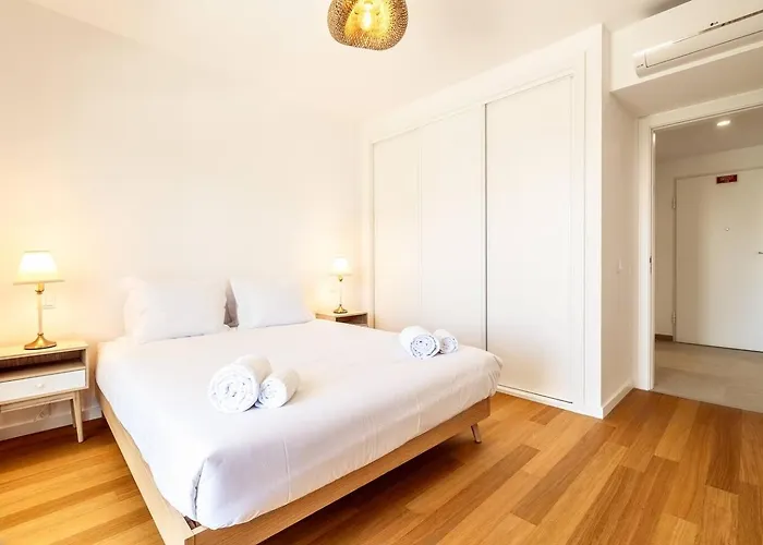 Modern 1-bed With Terrace 알부페이라